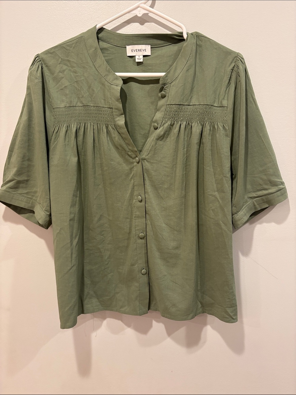 Evereve Olive Green Button-Up Short Sleeve Blouse ptp 20 length 23.5 $78 retail - Picture 2 of 6